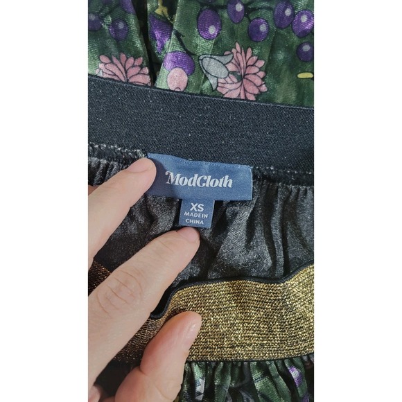 ModCloth‎ Velvet Floral Pleated Midi Skirt – XS - Picture 3 of 7